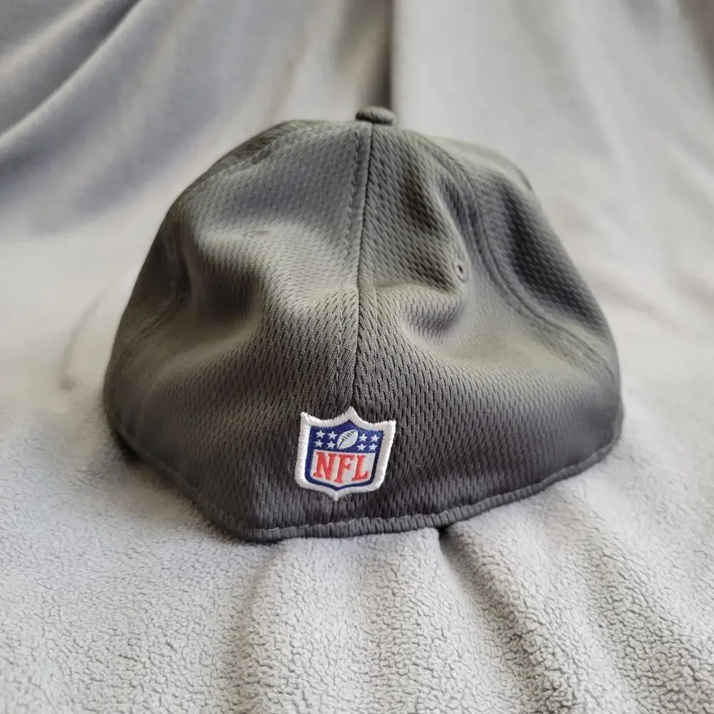TAMPA BAY BUCCANEERS Hat Cap Fitted Gun Metal Gray Embroidered Logo Red NFL - Picture 3 of 8